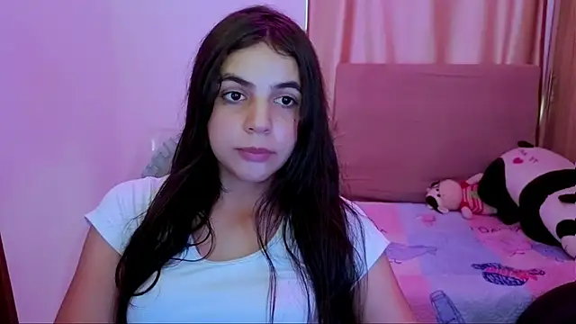Snapshot of _elenna chatting on 06/20/26, 05:18 elenna online show from 06/20/26, 05:18