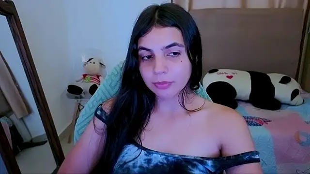 Snapshot of _elenna chatting on 06/11/26, 12:32 elenna online show from 06/11/26, 12:32
