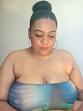 Snapshot of BiancaFollerach chatting on 10/17/25, 12:07 BiancaFollerach online show from 10/17/25, 12:07