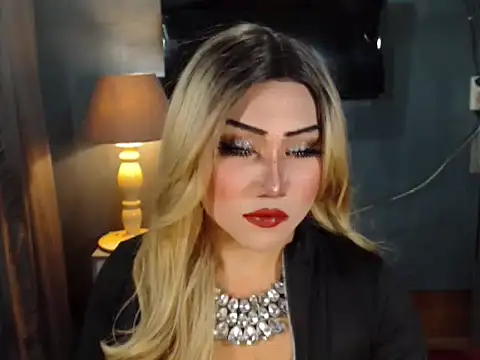 Snapshot of BlackAlison chatting on 04/13/26, 05:44 BlackAlison online show from 04/13/26, 05:44