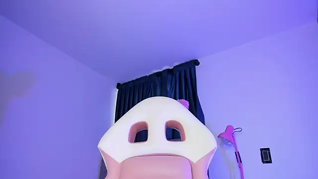 perla7777 online show from 11/18/25, 08:56