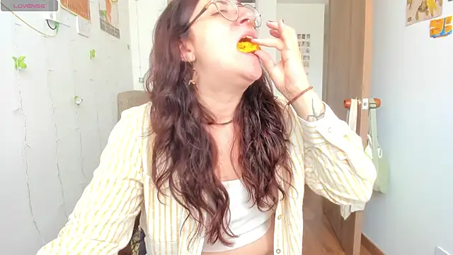 linda giggle online show from 11/12/25, 02:32