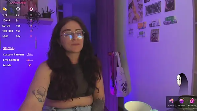Snapshot of linda_giggle chatting on 06/18/26, 01:04 linda giggle online show from 06/18/26, 01:04