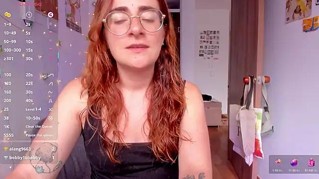 Snapshot of linda_giggle chatting on 09/24/25, 02:12 linda giggle online show from 09/24/25, 02:12