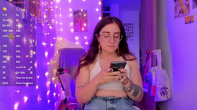 linda giggle online show from 11/27/25, 10:21