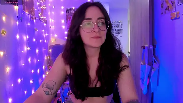 linda giggle online show from 10/28/25, 12:22