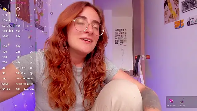 Snapshot of linda_giggle chatting on 09/19/25, 02:43 linda giggle online show from 09/19/25, 02:43