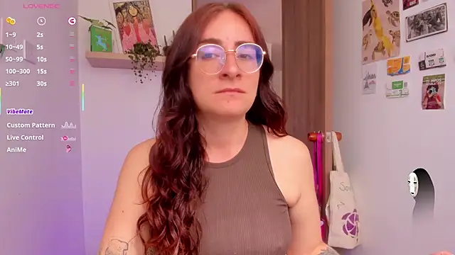 Snapshot of linda_giggle chatting on 06/18/26, 02:44 linda giggle online show from 06/18/26, 02:44