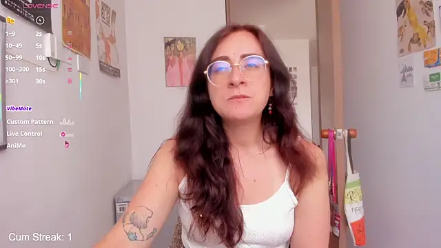 Snapshot of linda_giggle chatting on 04/20/26, 03:35 linda giggle online show from 04/20/26, 03:35