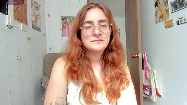 Snapshot of linda_giggle chatting on 10/06/25, 02:07 linda giggle online show from 10/06/25, 02:07