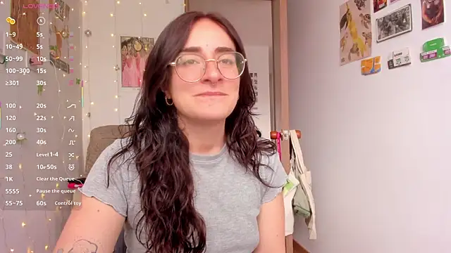 linda giggle online show from 10/22/25, 02:16