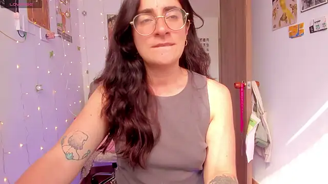 linda giggle online show from 10/21/25, 01:32