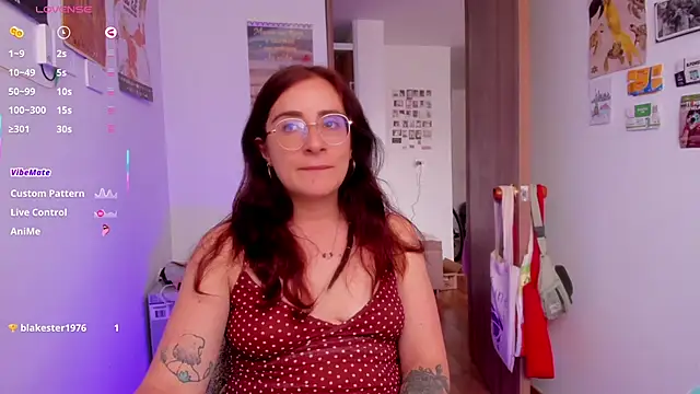 Snapshot of linda_giggle chatting on 05/11/26, 04:04 linda giggle online show from 05/11/26, 04:04