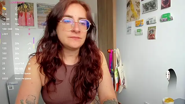 Snapshot of linda_giggle chatting on 05/26/26, 01:53 linda giggle online show from 05/26/26, 01:53