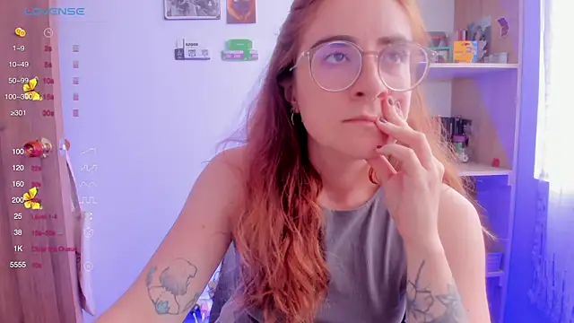Snapshot of linda_giggle chatting on 02/25/25, 04:57 linda giggle online show from 02/25/25, 04:57