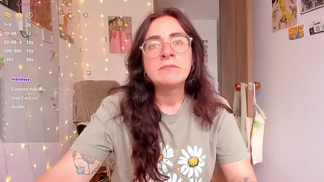 linda giggle online show from 10/30/25, 09:01