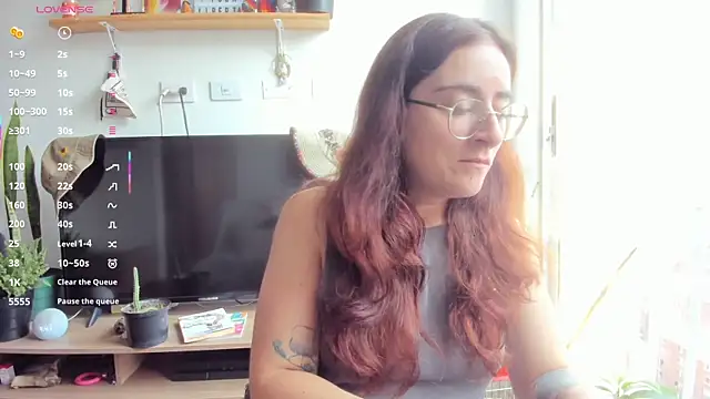 linda giggle online show from 12/18/25, 02:43