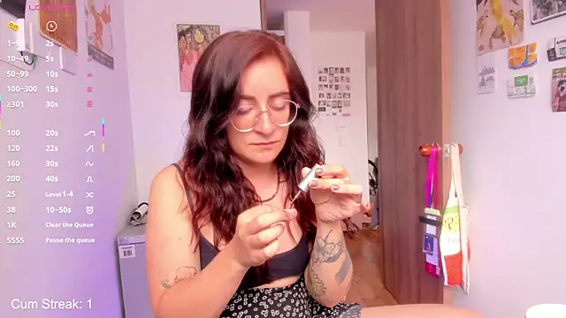 Snapshot of linda_giggle chatting on 05/05/26, 02:42 linda giggle online show from 05/05/26, 02:42