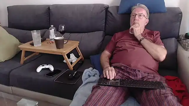 Snapshot of Nudelschwanz chatting on 04/25/26, 03:31 Nudelschwanz online show from 04/25/26, 03:31