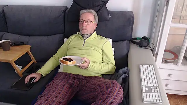 Snapshot of Nudelschwanz chatting on 03/07/25, 03:49 Nudelschwanz online show from 03/07/25, 03:49
