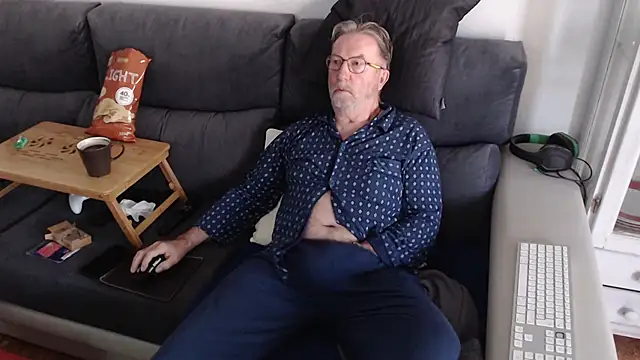 Snapshot of Nudelschwanz chatting on 03/10/25, 07:44 Nudelschwanz online show from 03/10/25, 07:44