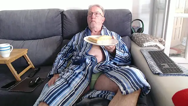 Snapshot of Nudelschwanz chatting on 04/01/26, 01:01 Nudelschwanz online show from 04/01/26, 01:01