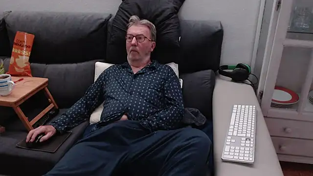 Snapshot of Nudelschwanz chatting on 03/09/25, 04:16 Nudelschwanz online show from 03/09/25, 04:16