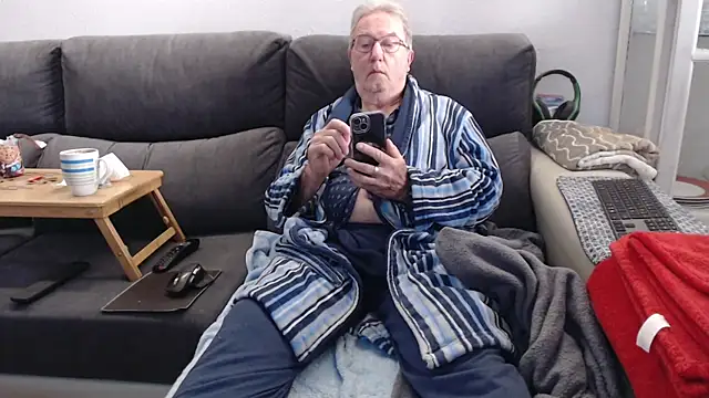 Snapshot of Nudelschwanz chatting on 03/25/26, 08:14 Nudelschwanz online show from 03/25/26, 08:14