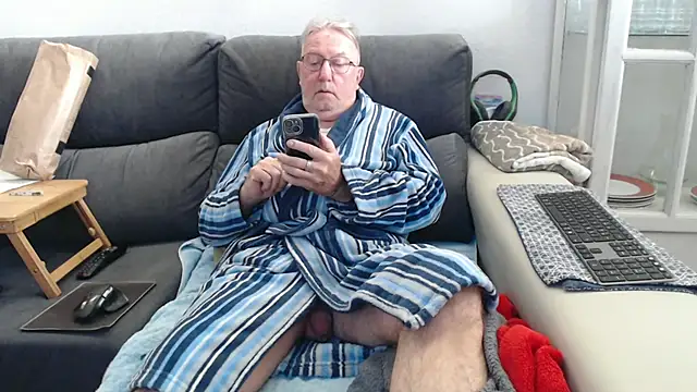 Snapshot of Nudelschwanz chatting on 03/29/26, 10:39 Nudelschwanz online show from 03/29/26, 10:39