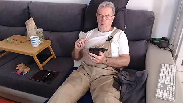 Snapshot of Nudelschwanz chatting on 03/08/25, 09:28 Nudelschwanz online show from 03/08/25, 09:28