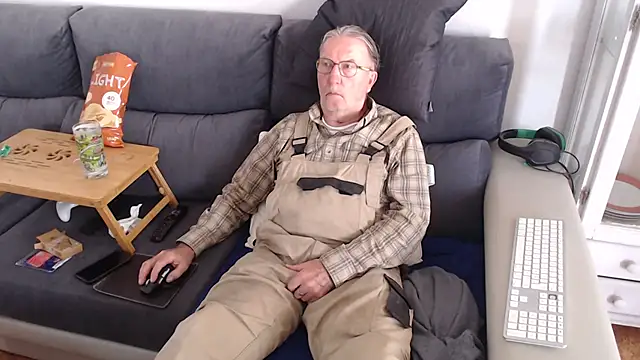 Snapshot of Nudelschwanz chatting on 03/10/25, 12:06 Nudelschwanz online show from 03/10/25, 12:06