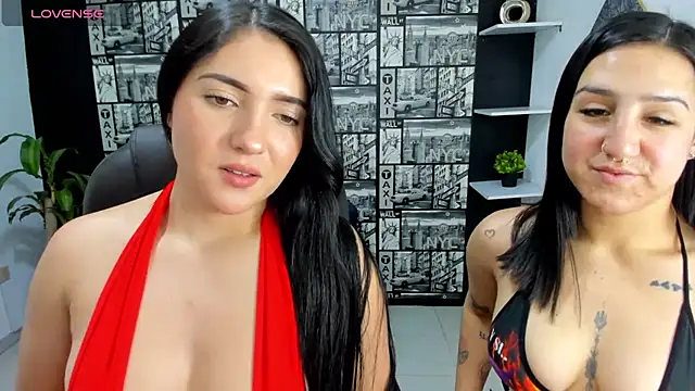Snapshot of Isa_And_Natasha chatting on 09/22/25, 01:50 Isa And Natasha online show from 09/22/25, 01:50