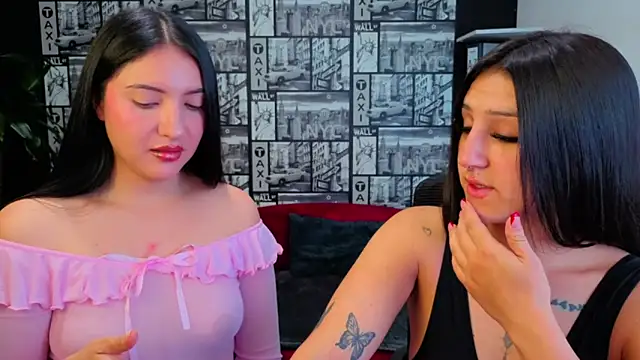 Snapshot of Isa_And_Natasha chatting on 06/18/26, 01:49 Isa And Natasha online show from 06/18/26, 01:49