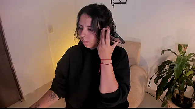 Snapshot of Amber__Davis chatting on 11/20/25, 08:31 Amber Davis online show from 11/20/25, 08:31