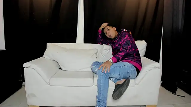 Snapshot of self_love46 chatting on 10/24/25, 07:35 self love46 online show from 10/24/25, 07:35