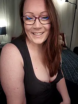 Snapshot of BBWQUEENBEEE chatting on 02/16/25, 06:54 BBWQUEENBEEE online show from 02/16/25, 06:54