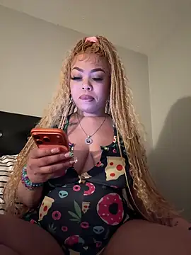 Snapshot of ThickAssRena chatting on 04/27/26, 03:04 ThickAssRena online show from 04/27/26, 03:04