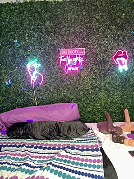 ThickAssRena online show from 04/12/26, 07:00