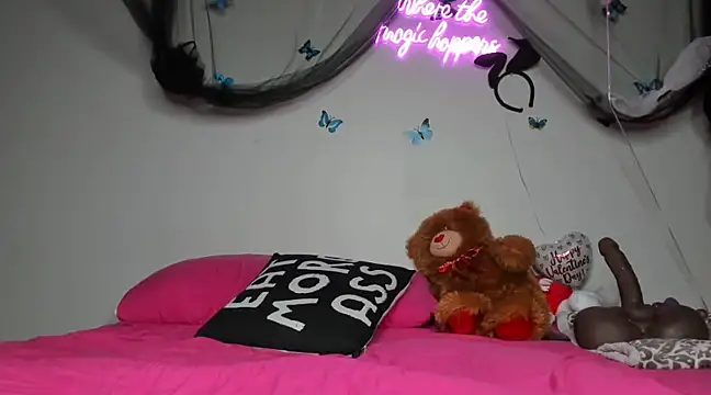 Snapshot of ThickAssRena chatting on 02/17/25, 02:42 ThickAssRena online show from 02/17/25, 02:42