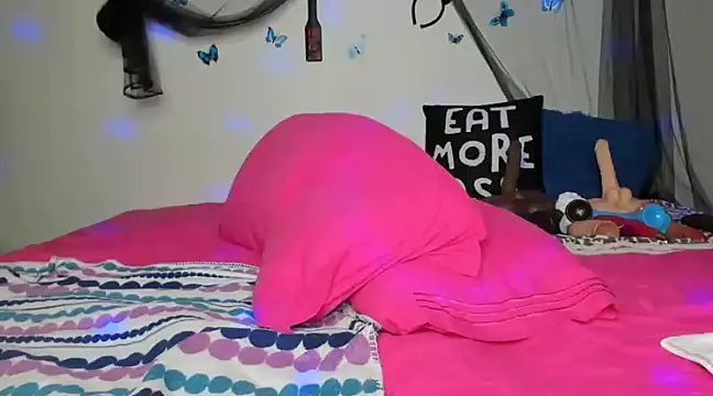 Snapshot of ThickAssRena chatting on 01/16/25, 04:28 ThickAssRena online show from 01/16/25, 04:28