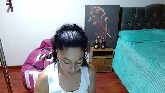 Snapshot of Anitta_muscle chatting on 11/20/25, 10:42 Anitta muscle online show from 11/20/25, 10:42