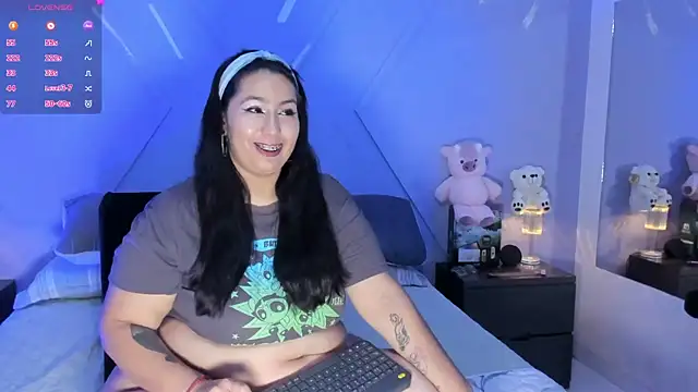 Snapshot of emmajohnss chatting on 06/24/26, 04:00 emmajohnss online show from 06/24/26, 04:00