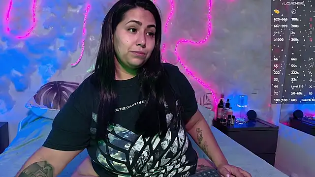 Snapshot of emmajohnss chatting on 01/16/26, 03:54 emmajohnss online show from 01/16/26, 03:54