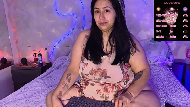 Snapshot of emmajohnss chatting on 01/06/26, 04:27 emmajohnss online show from 01/06/26, 04:27