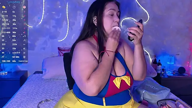 Snapshot of emmajohnss chatting on 02/13/26, 04:12 emmajohnss online show from 02/13/26, 04:12