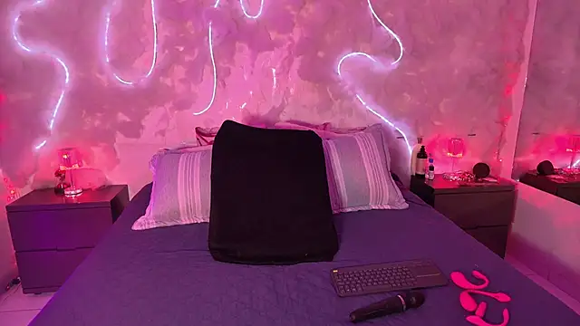 Snapshot of emmajohnss chatting on 02/15/26, 04:13 emmajohnss online show from 02/15/26, 04:13