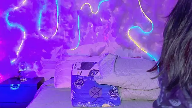 Snapshot of emmajohnss chatting on 02/21/26, 04:03 emmajohnss online show from 02/21/26, 04:03