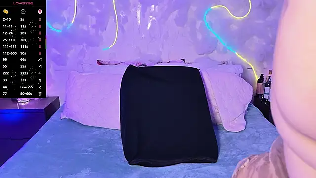 Snapshot of emmajohnss chatting on 02/25/26, 04:01 emmajohnss online show from 02/25/26, 04:01