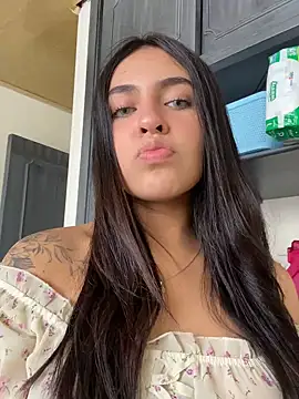 Snapshot of DaphneUwu chatting on 03/11/25, 03:34 DaphneUwu online show from 03/11/25, 03:34