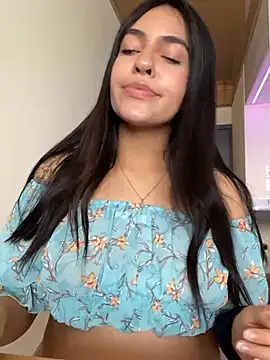 Snapshot of DaphneUwu chatting on 02/15/25, 02:22 DaphneUwu online show from 02/15/25, 02:22